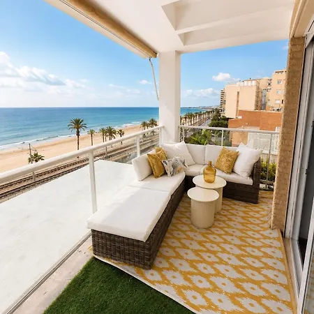 Helen Beachfront Luxury Muchavista Apartment *